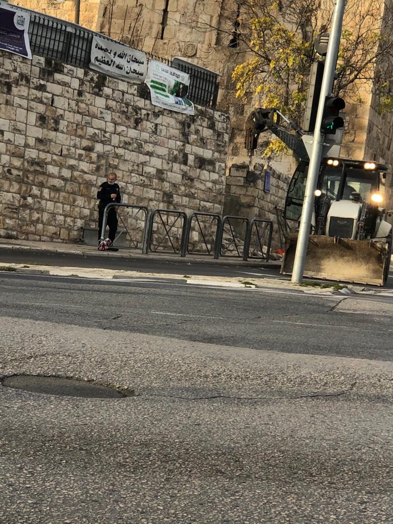 Israeli municipality infringes on an Islamic cemetery in occupied Jerusalem