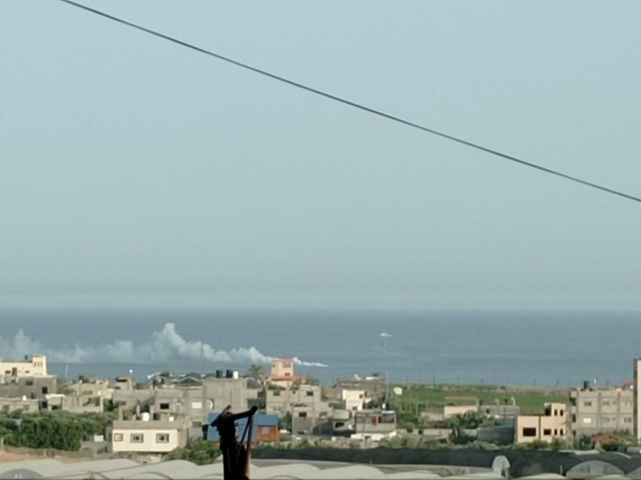 Israeli navy attacks Gaza fishing boats off the northern Gaza coast, forcing them to return to shore