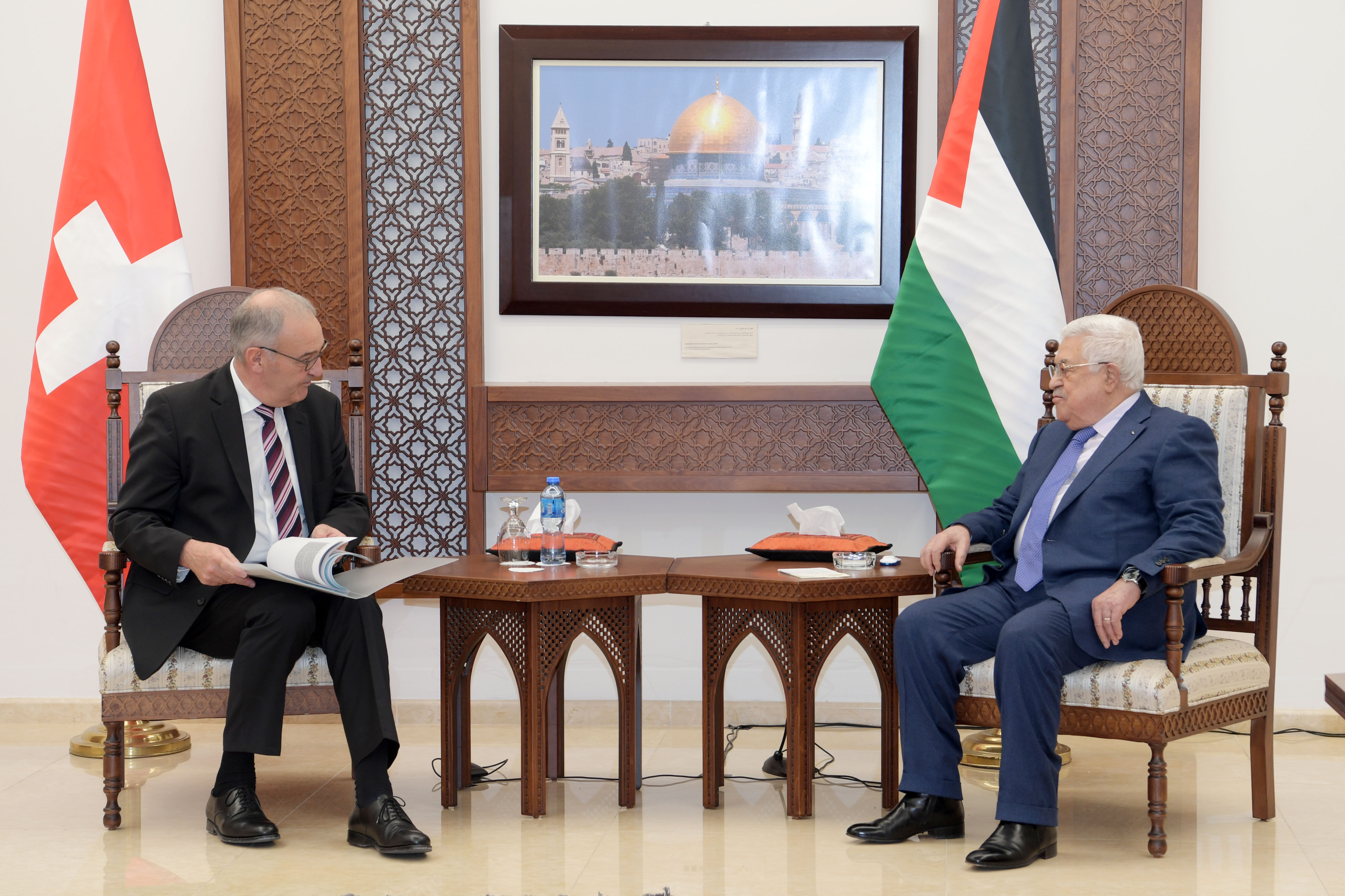 President Abbas discusses political developments with Swiss counterpart 