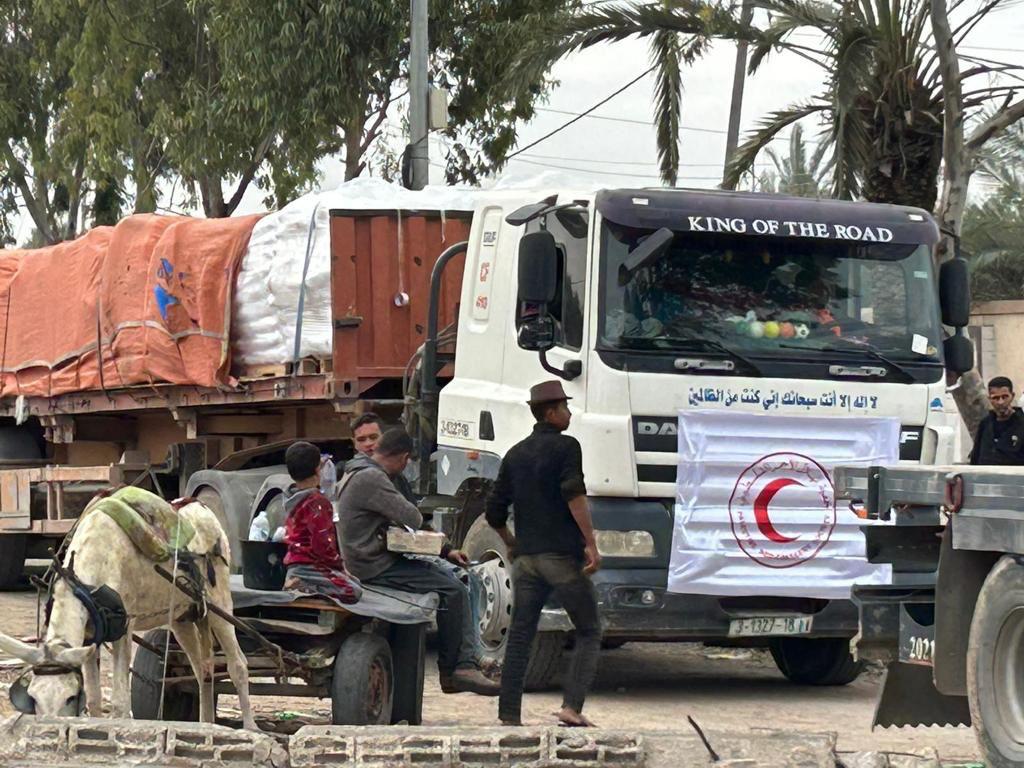 Red Crescent send aid convoy to Gaza
