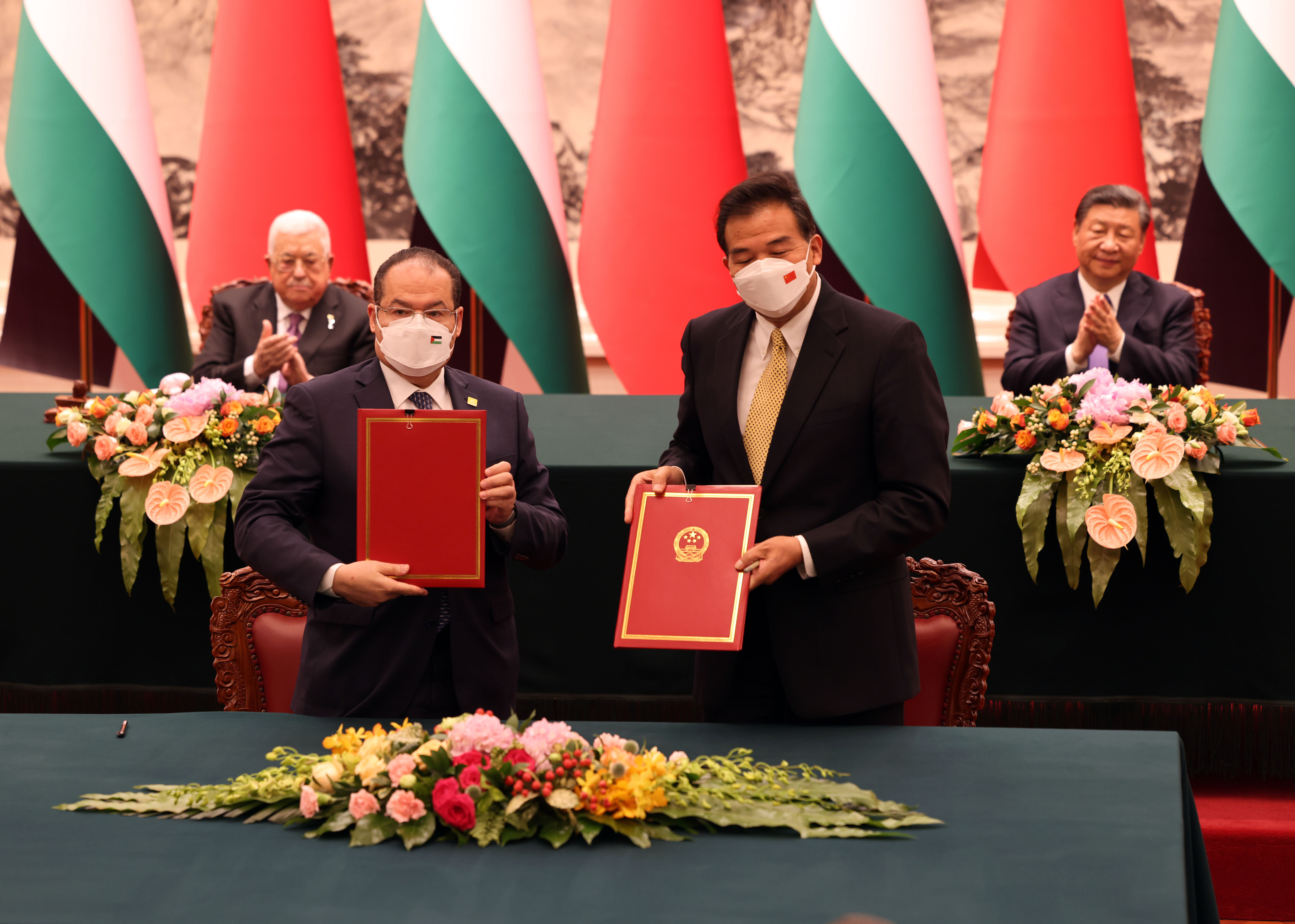 Palestine signs cooperation agreements with China