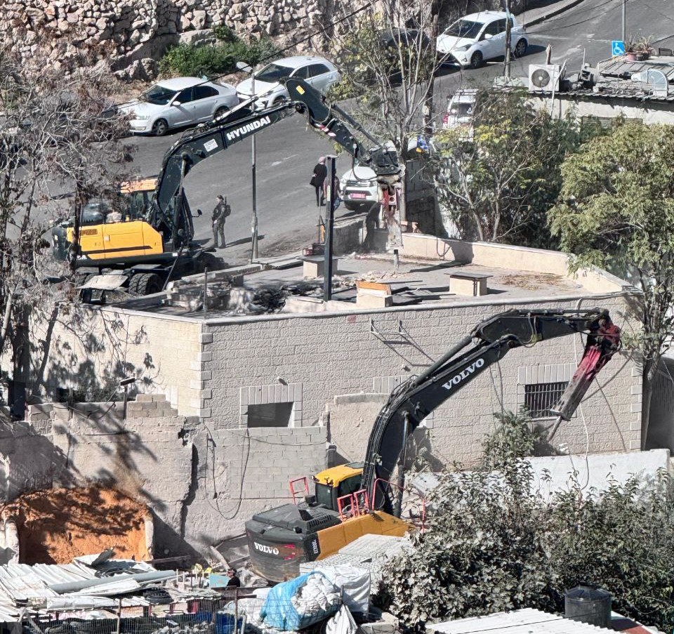 Israeli forces demolish house south of Jerusalem's Aqsa Mosque