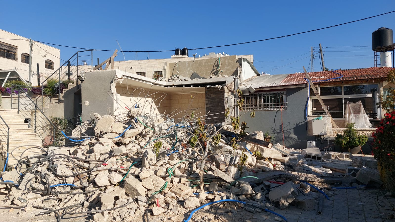 Israeli forces compel two Palestinians to demolish their home in Jerusalem