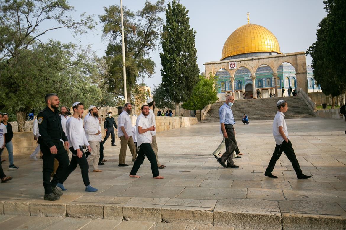 Scores of Israeli settlers break into Jerusalem’s Al-Aqsa Mosque 