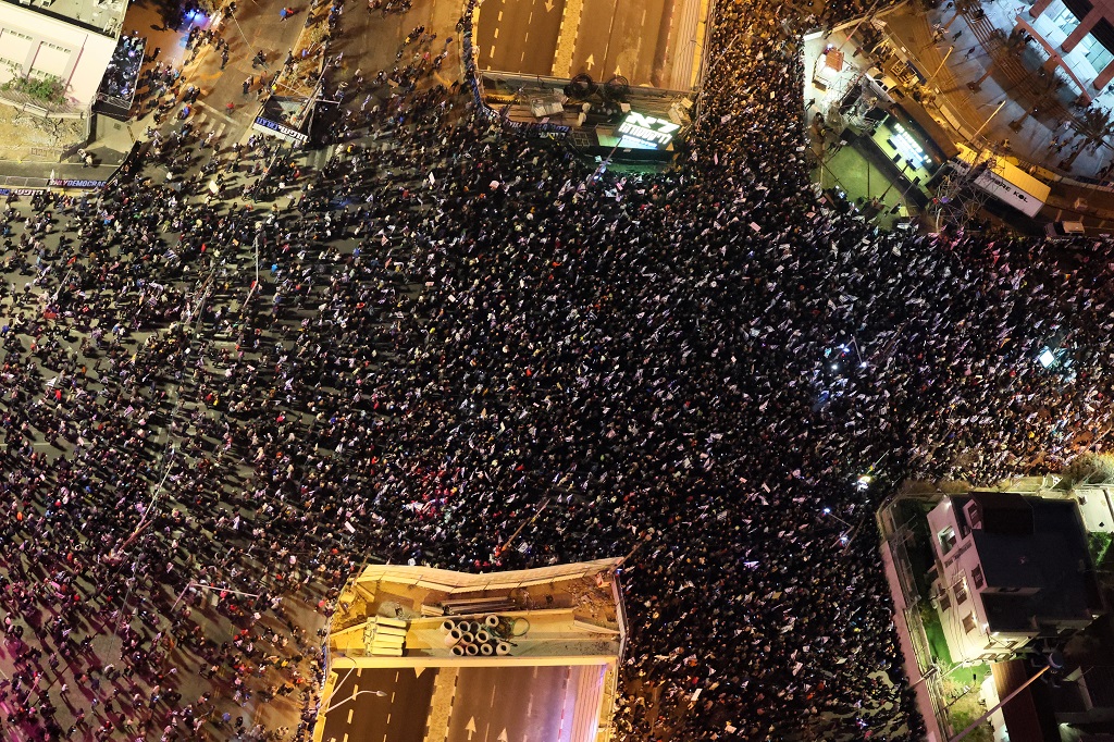 For third week, tens of thousands of anti-Netanyahu protesters demonstrate in Tel Aviv