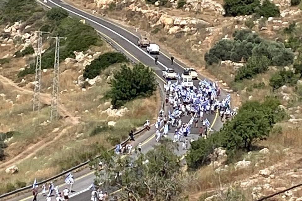 Israeli colonists hold provocative march north of Ramallah