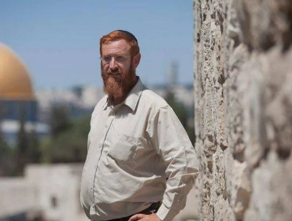 Extremist rabbi Yehuda Glick leads settlers in a provocative tour into Al-Aqsa