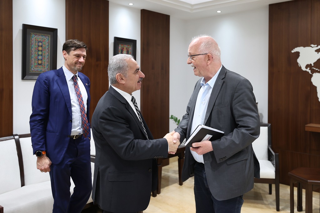 Shtayyeh meets with Chairman of European Parliament’s Human Rights Committee, discusses latest developments in the occupation’s aggression against Palestinians