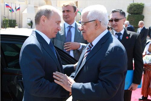 Presidents Abbas and Putin discuss over the phone the latest developments related to the Palestinian issue
