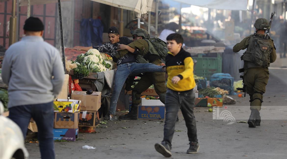 Injuries in an attack by Israeli settlers in Hebron