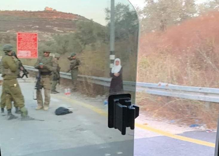 Israeli forces detain medical university student at a flying checkpoint west of Nablus 