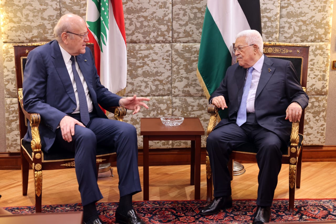 President Abbas discusses developments with Lebanese Prime Minister in Rome