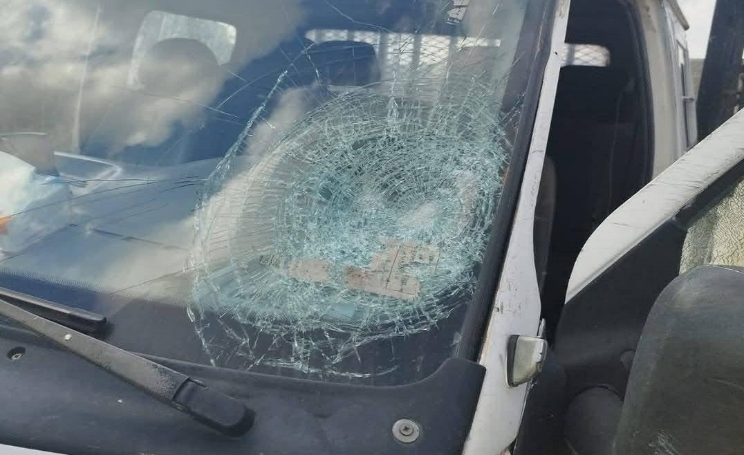 Two Palestinians injured, vehicles damaged in attack by colonists near Kafr ad-Dik, central West Bank