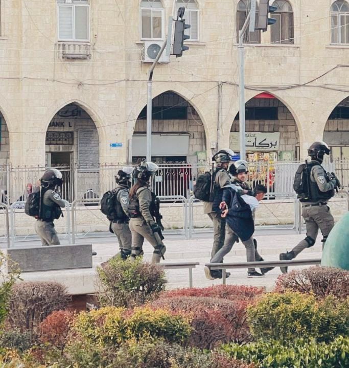 Israeli police attack Palestinian youths in occupied East Jerusalem, detain a minor