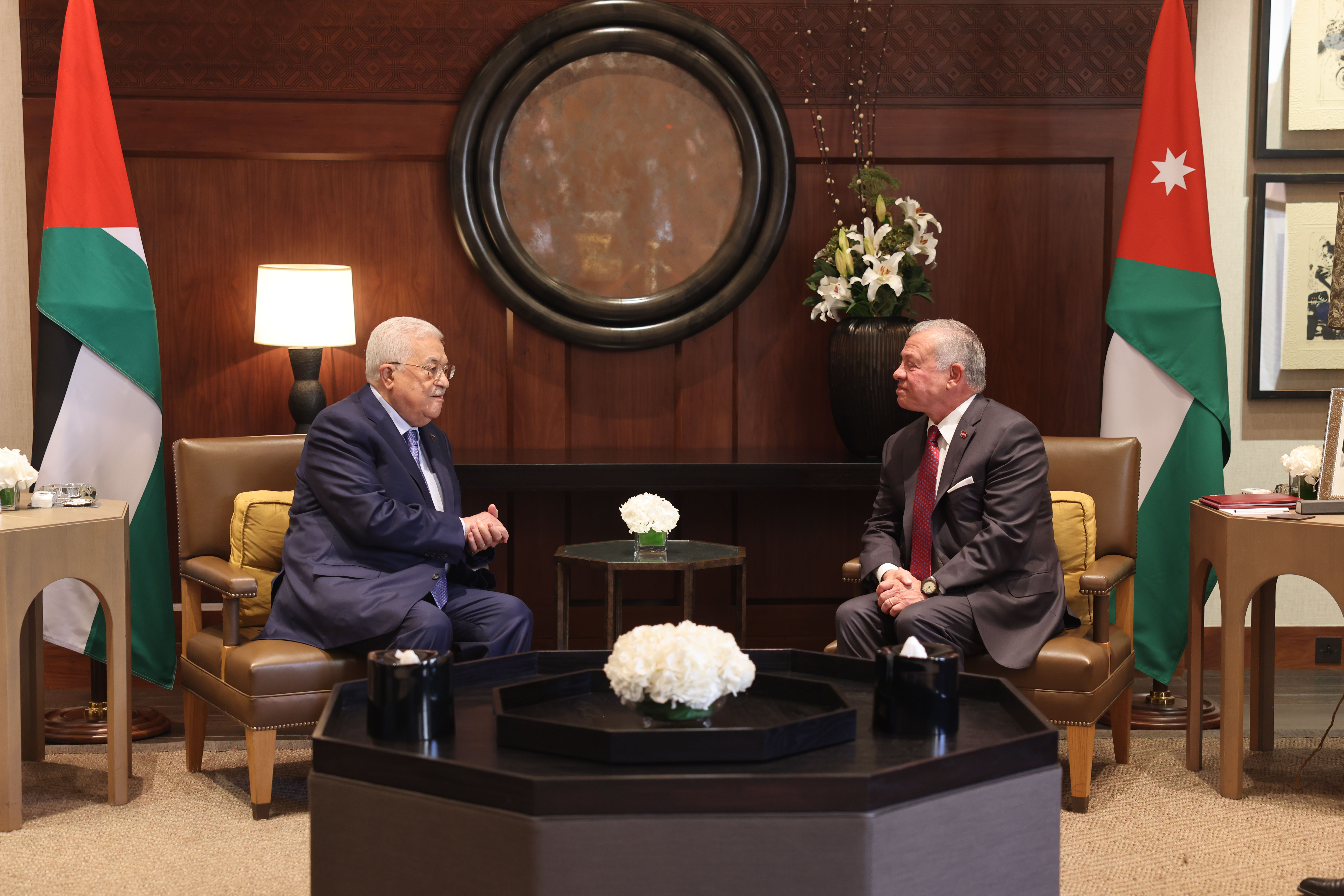 President Abbas arrives in Jordan, holds talks with King Abdullah
