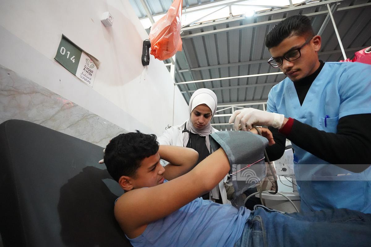 A number of injured civilians arrive at Al-Awda Hospital after Israeli forces targeted a gathering of citizens near the entrance of the Bureij camp in the central Gaza Strip (WAFA Image).
