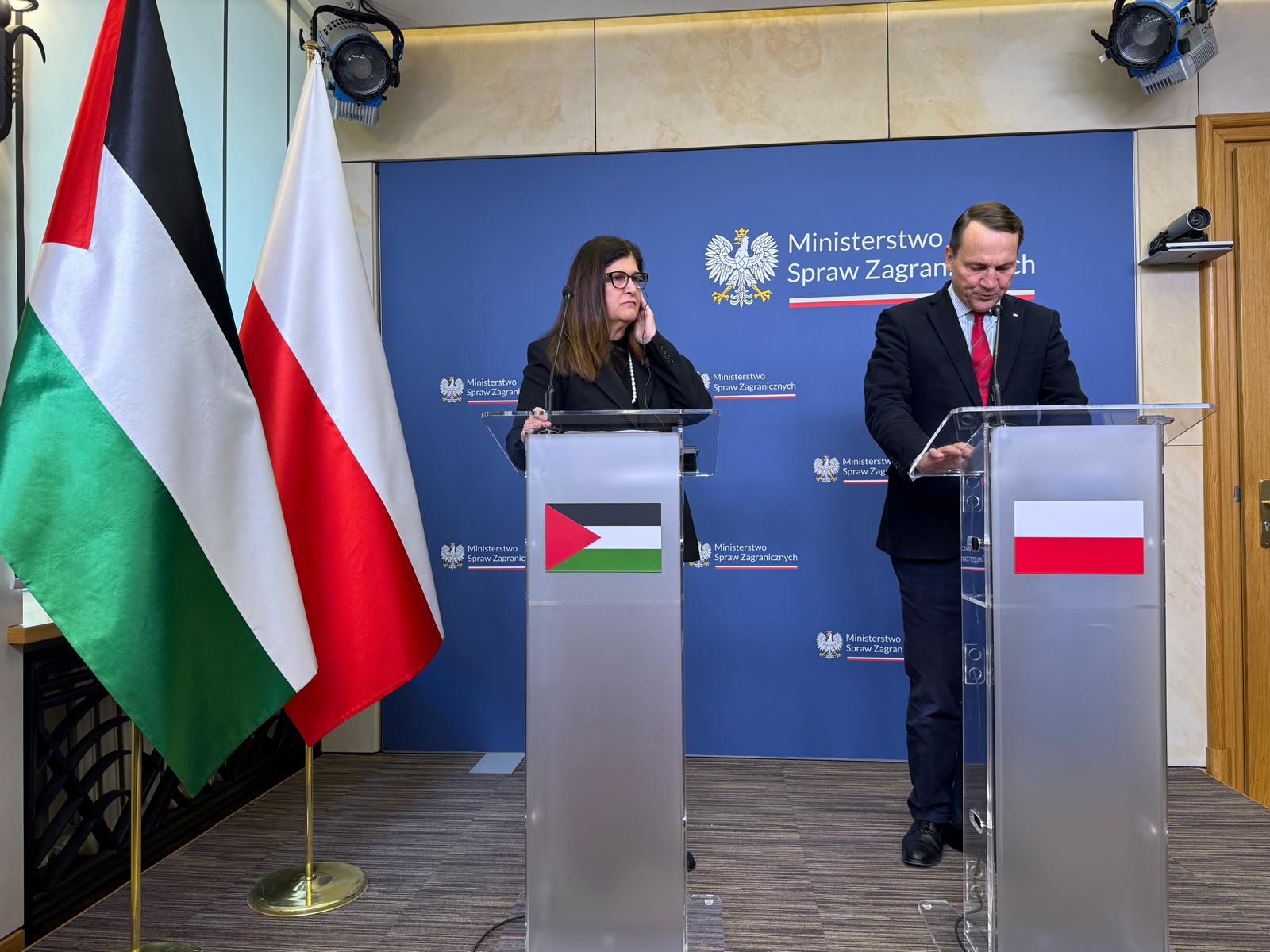Foreign Minister holds political, diplomatic and academic meetings in Poland
