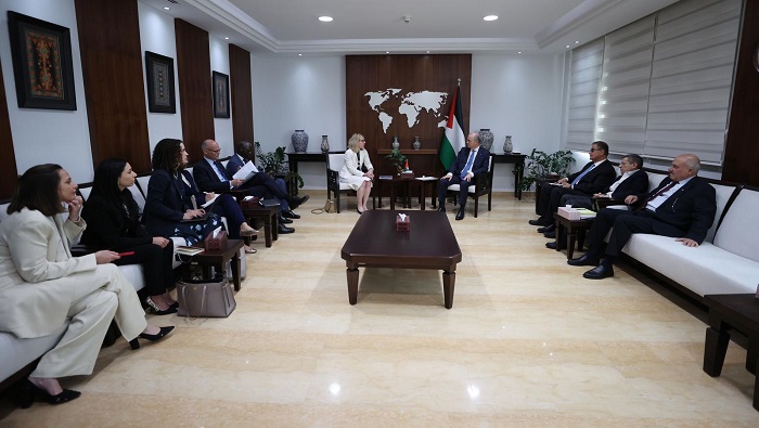 PM Mustafa and World Bank delegation discuss relief efforts in Palestine 