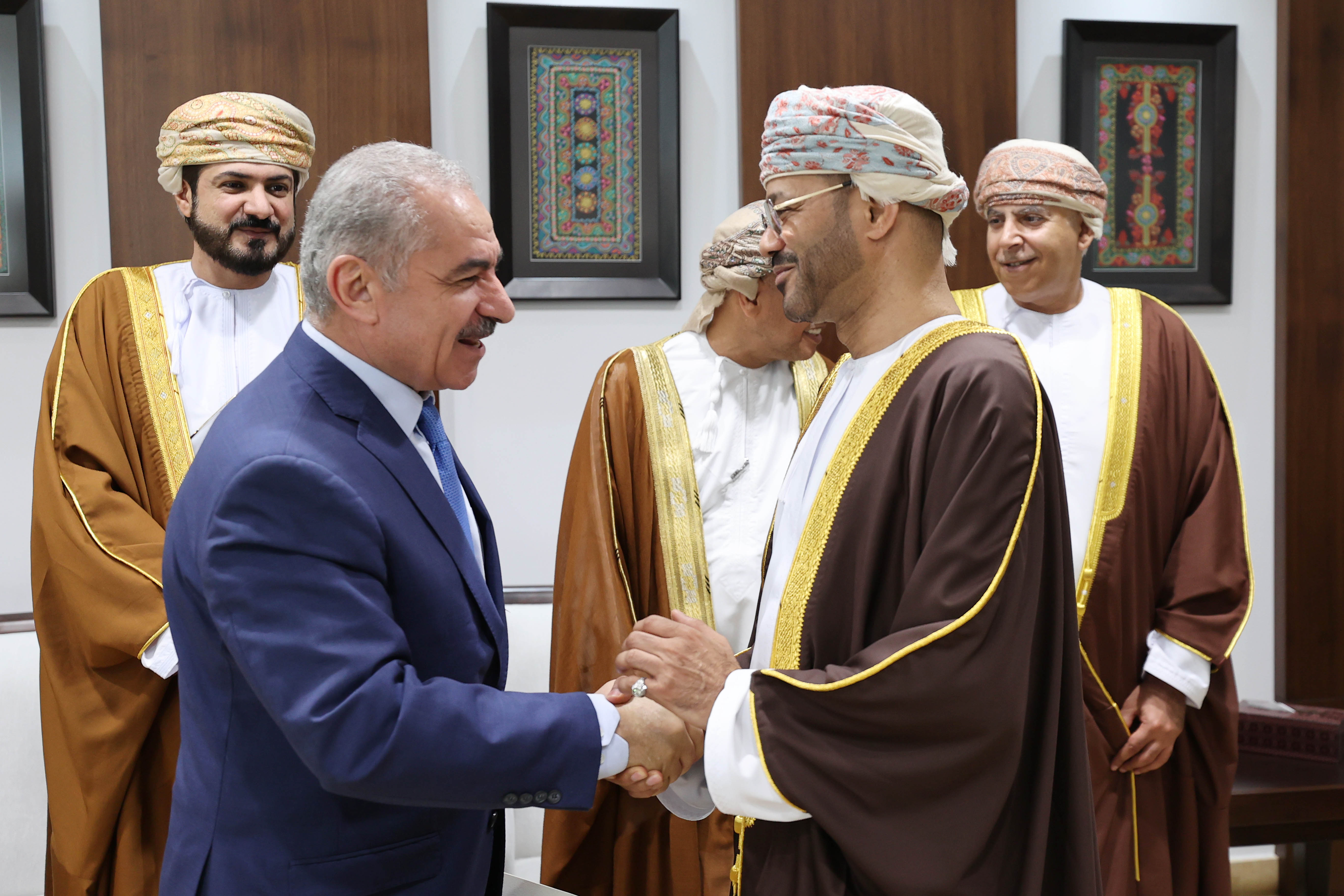 PM Shtayyeh discusses latest political developments with Omani FM 