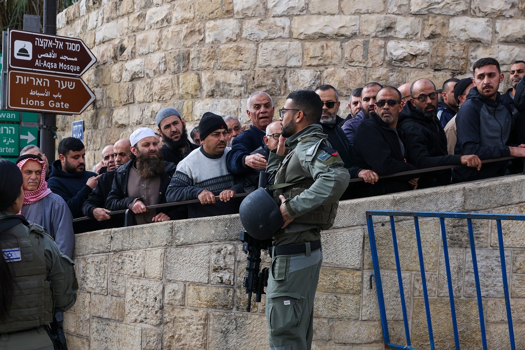 Only 15,000 worshipers prayed at Al-Aqsa due to Israeli restrictions, says Waqf