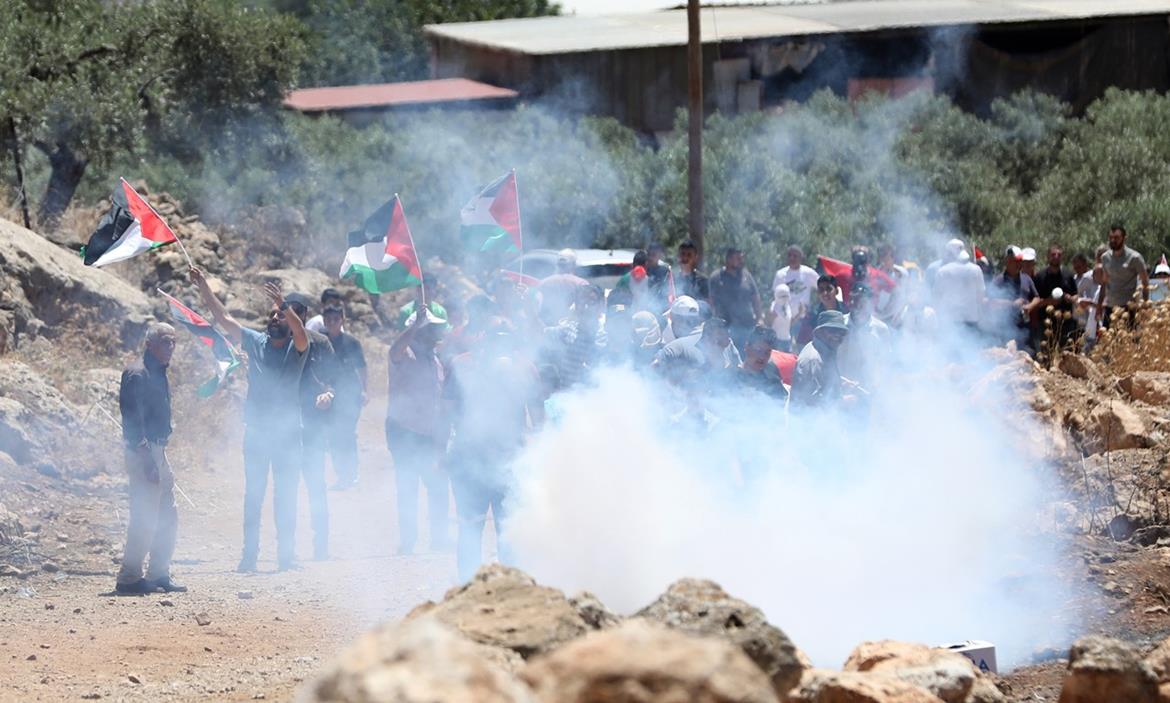 Three Palestinians, including child,  shot and injured as Israeli forces attack Kafr Qaddoum weekly demonstration
