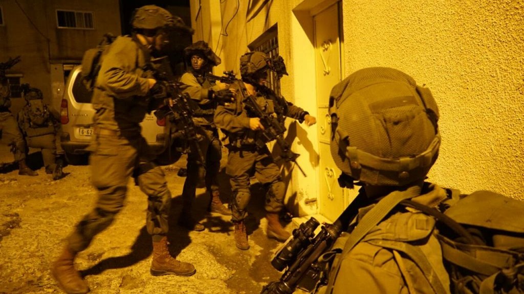 Israeli forces seize vehicle, money owned by Palestinian resident in Bethlehem 