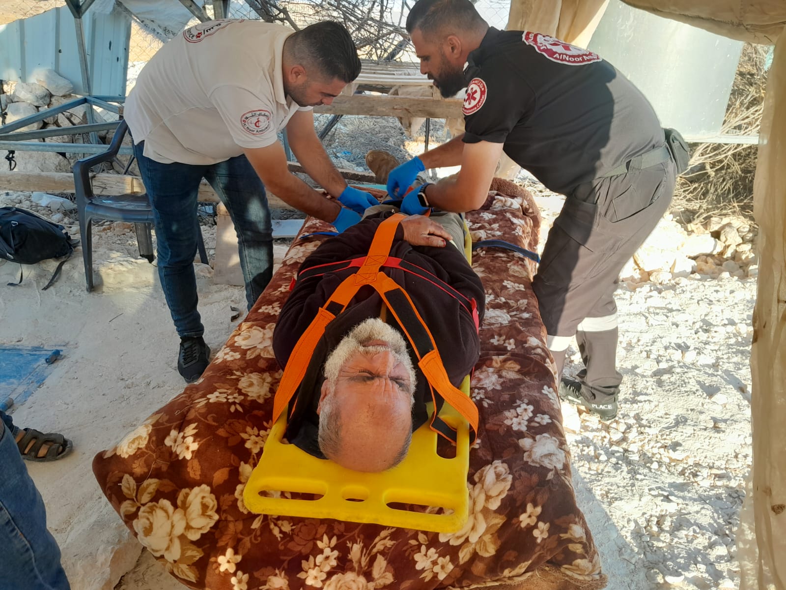 Israeli colonists severely assault elderly Palestinian, leave him with bruises