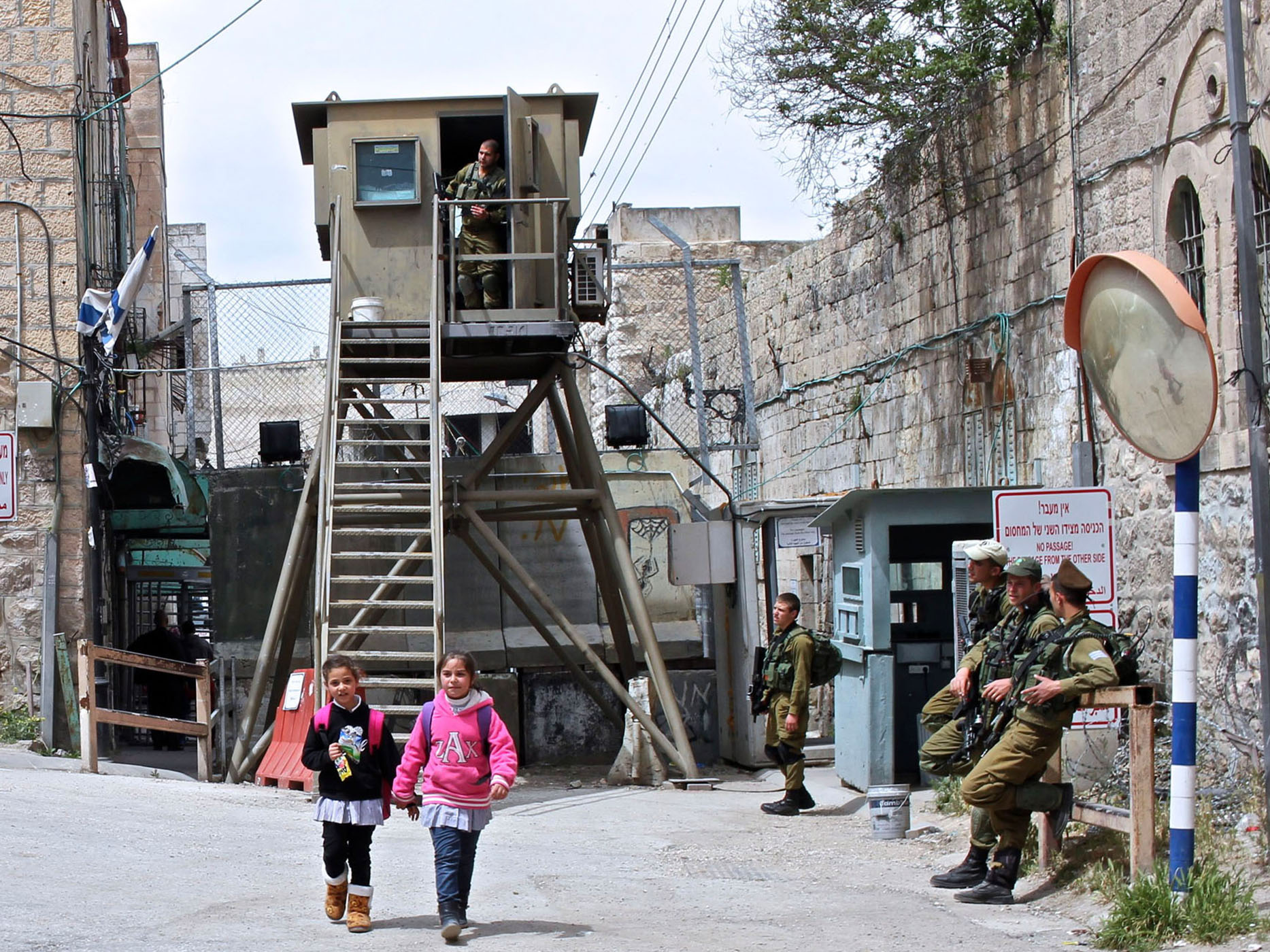 Israeli settlers attack, injure elderly Palestinian, homes in occupied Hebron