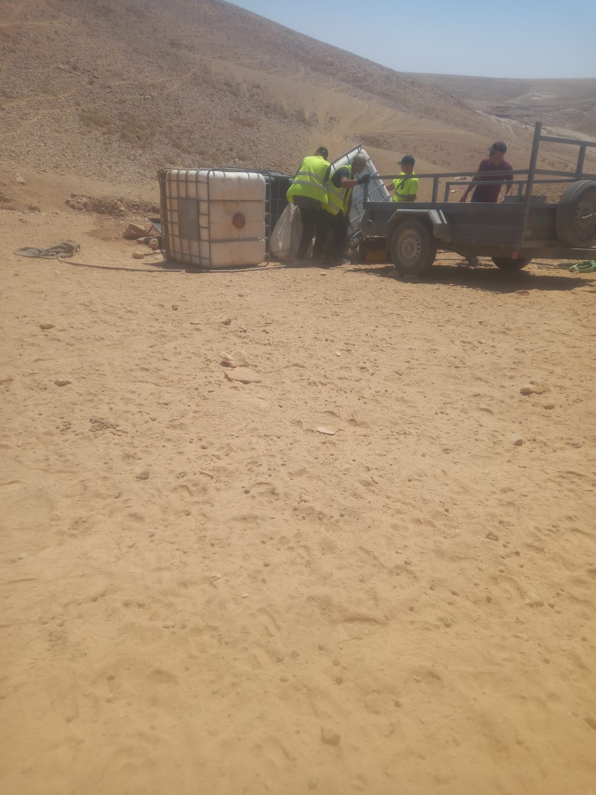 Demolition of two residential structures in Jerusalem displaces 13 people