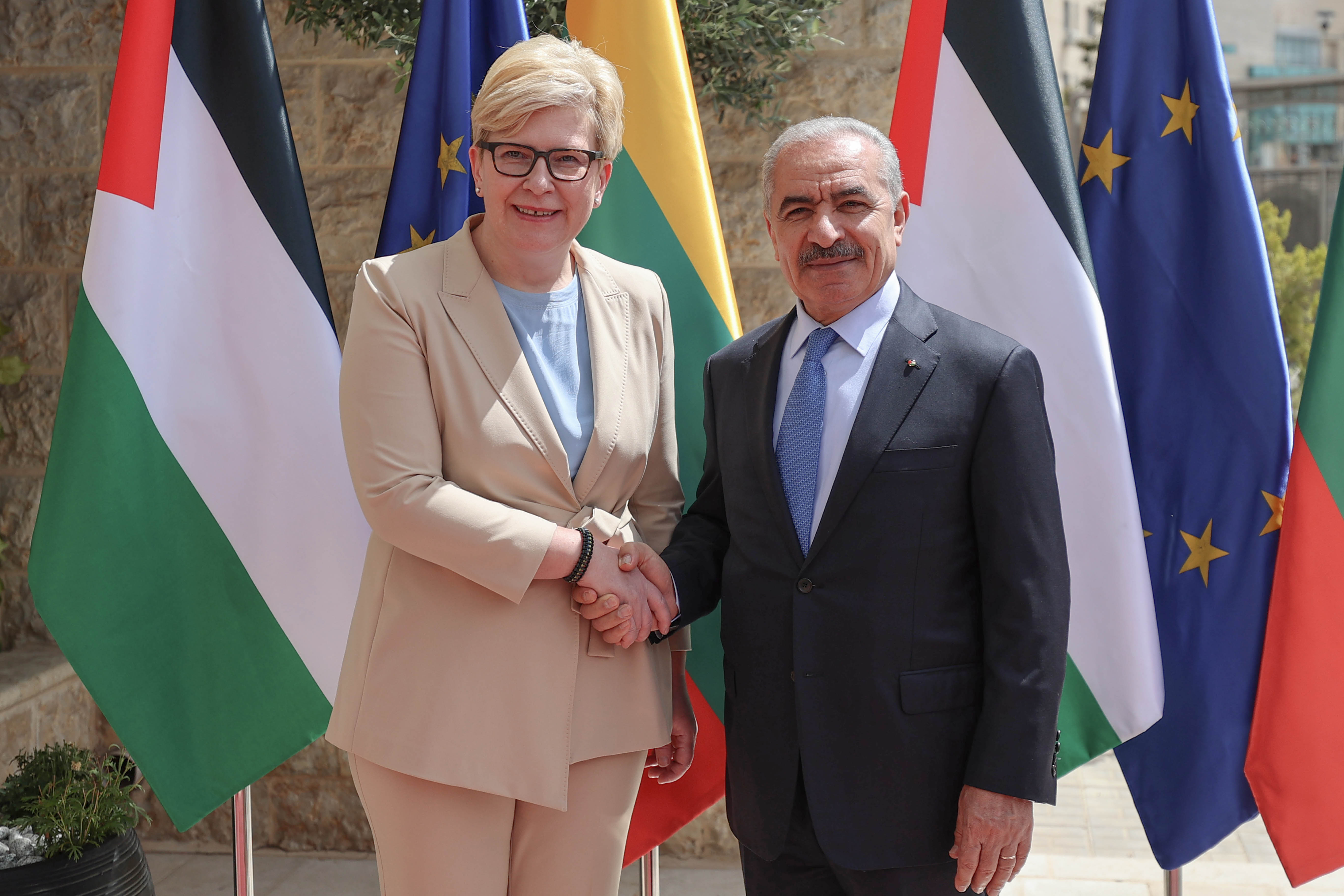 PM Shtayyeh discusses enhancing joint cooperation with Lithuanian counterpart