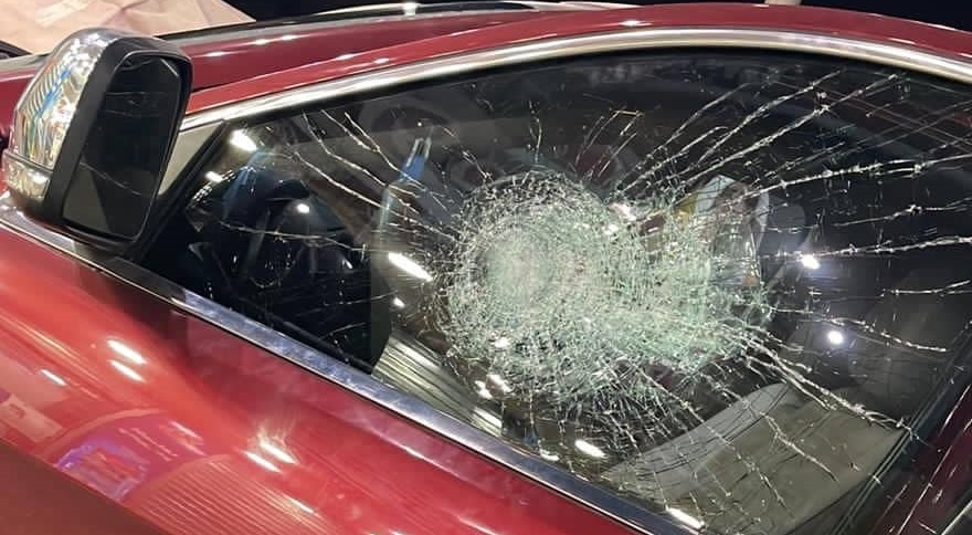 Israeli settlers attack Palestinian vehicles south of Nablus
