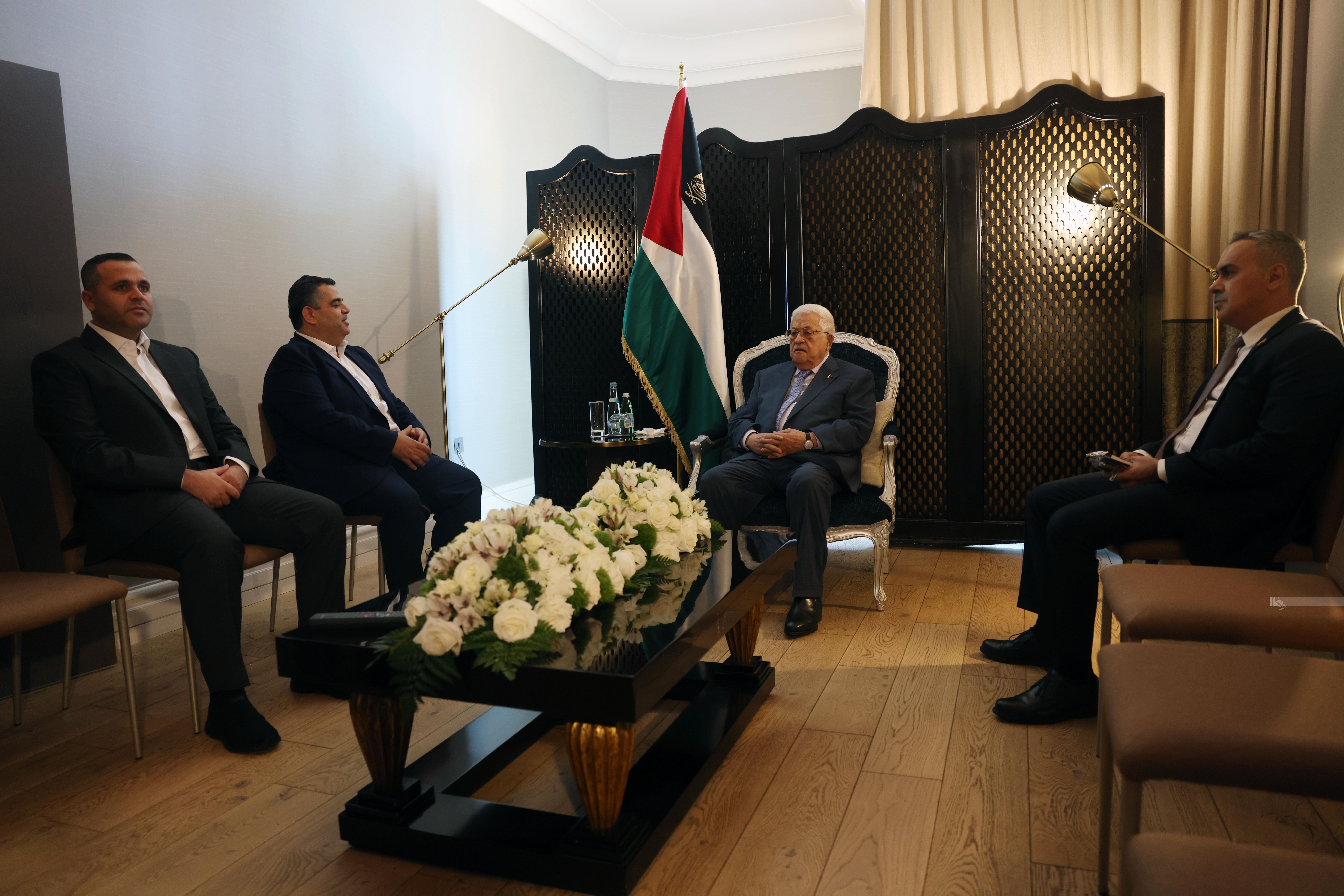 President Abbas meets with sons of late Hamas' chief in Doha