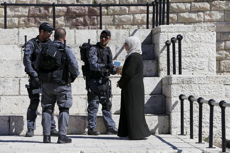 Occupation authorities to expel wife of a Palestinian citizen of Jerusalem