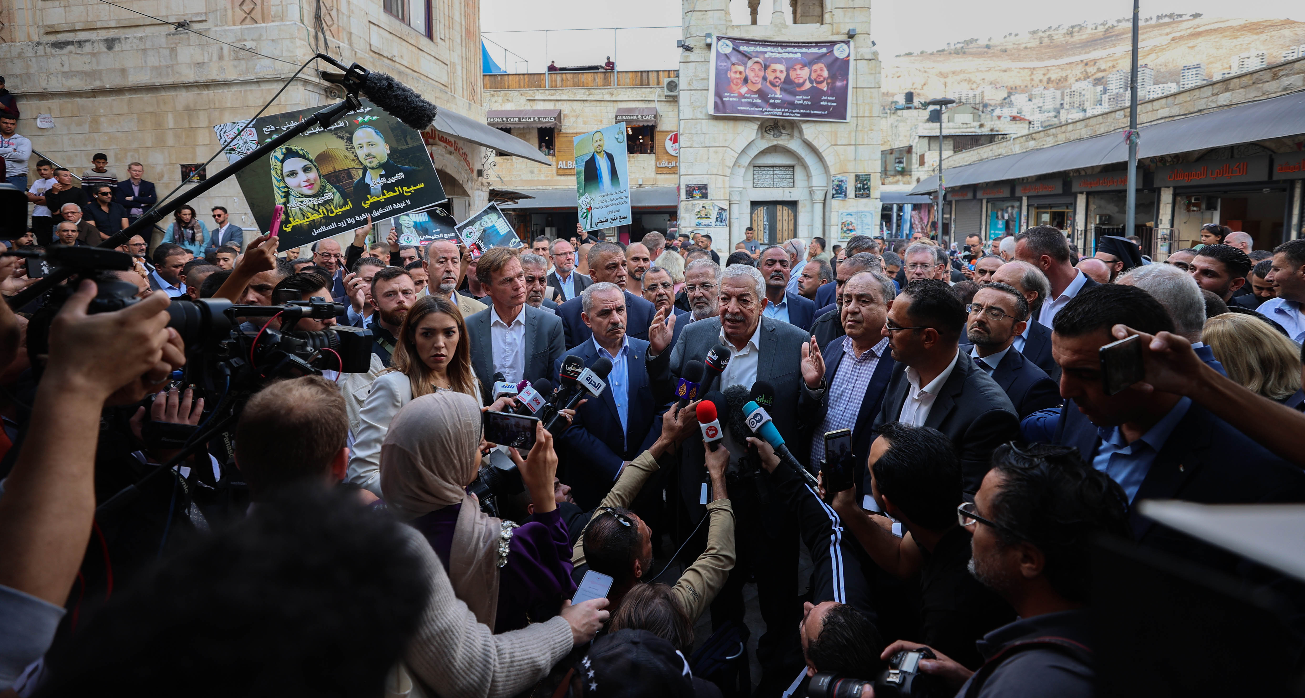 PM Shtayyeh after a visit to besieged Nablus: Collective punishment against Palestinian people is unacceptable