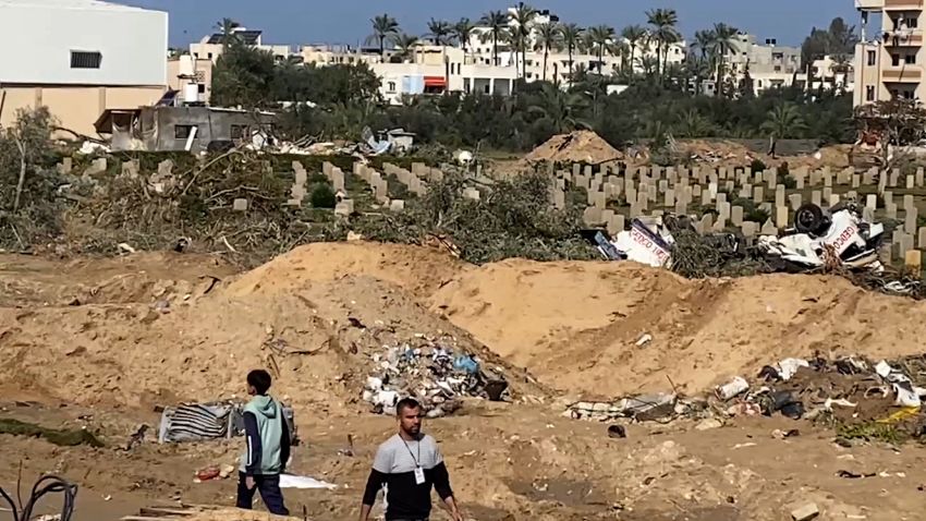 Israeli military forces desecrate several cemeteries in Khan Youins