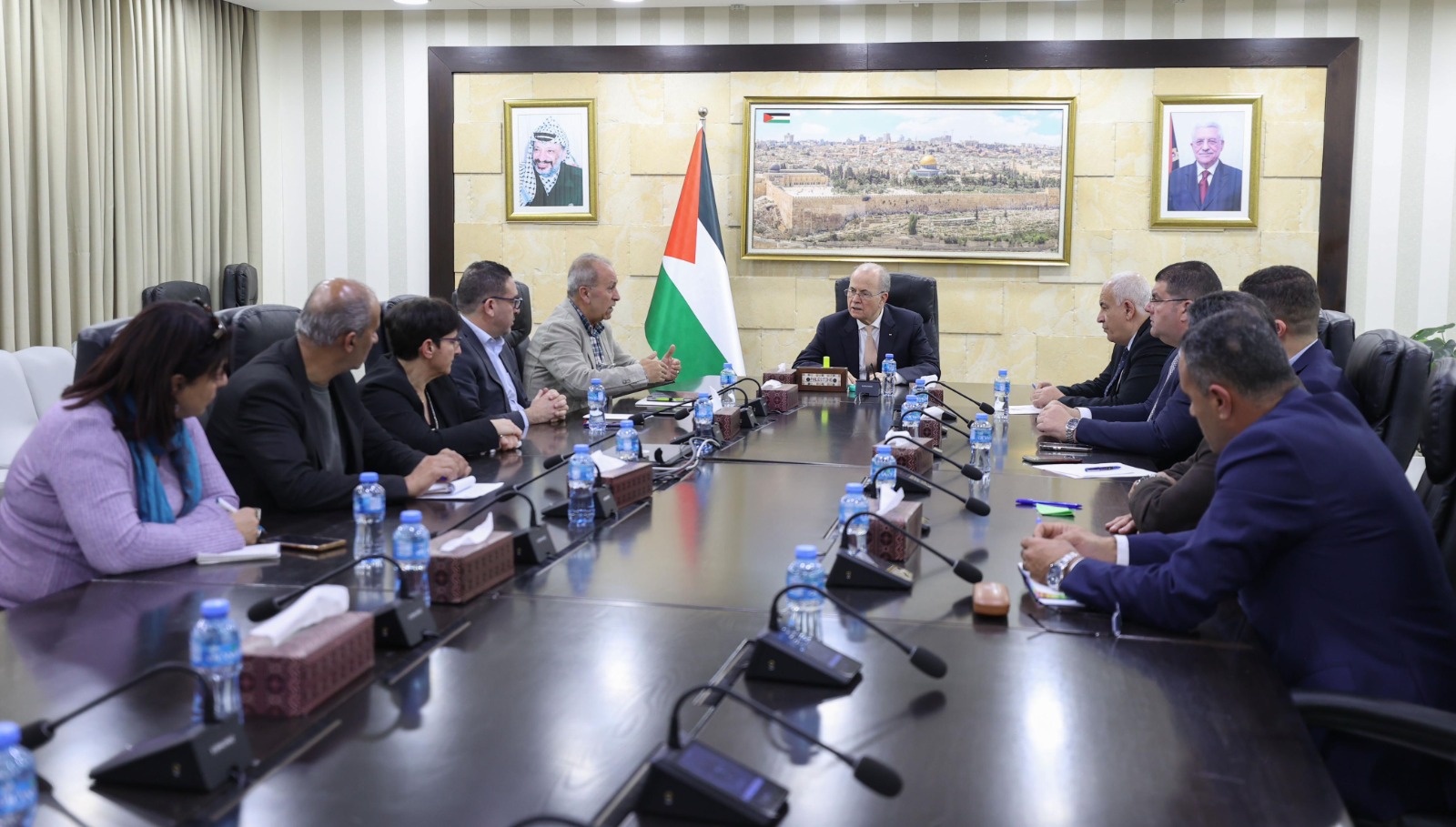 Prime Minister meets civil society organizations, stresses national interest and unity as lifeline