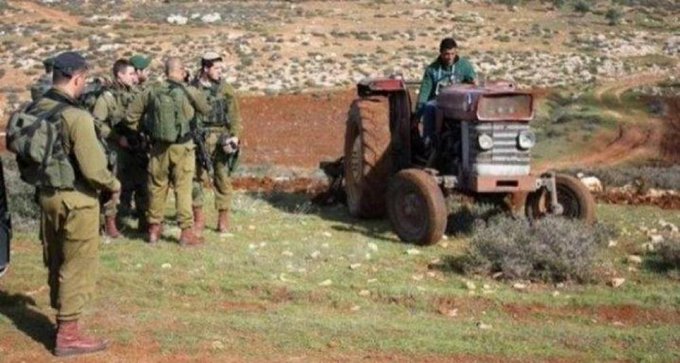 Israeli forces seize tractor owned by Palestinian resident east of Qalqilia 