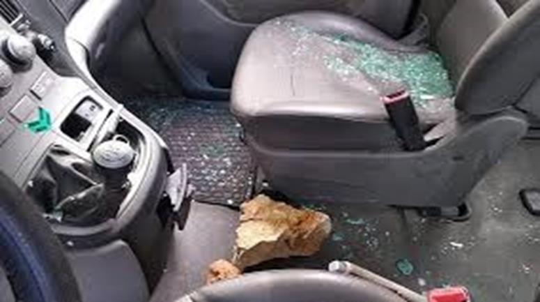 Settlers intercept, attack Palestinian vehicles in northern West Bank road
