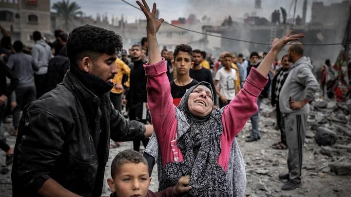 Dozens of civilian casualties in Israel's continuous bombardment of scattered areas in Gaza 