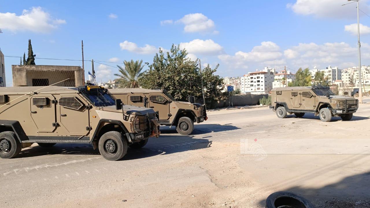 Palestinian teenager injured by shrapnel from Israeli forces’ live fire during ongoing military assault on city of Tulkarem 