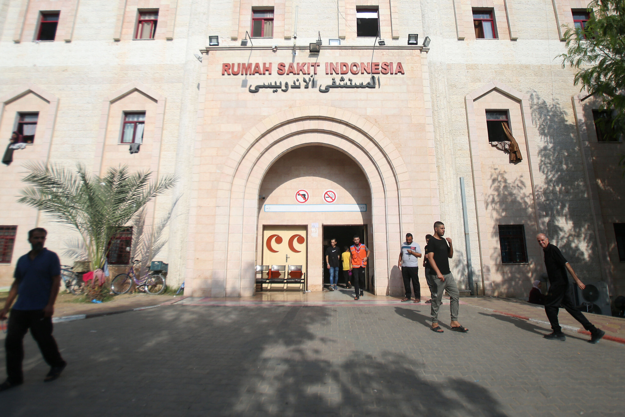 Israel bombs the power generators of the Indonesian Hospital in Gaza