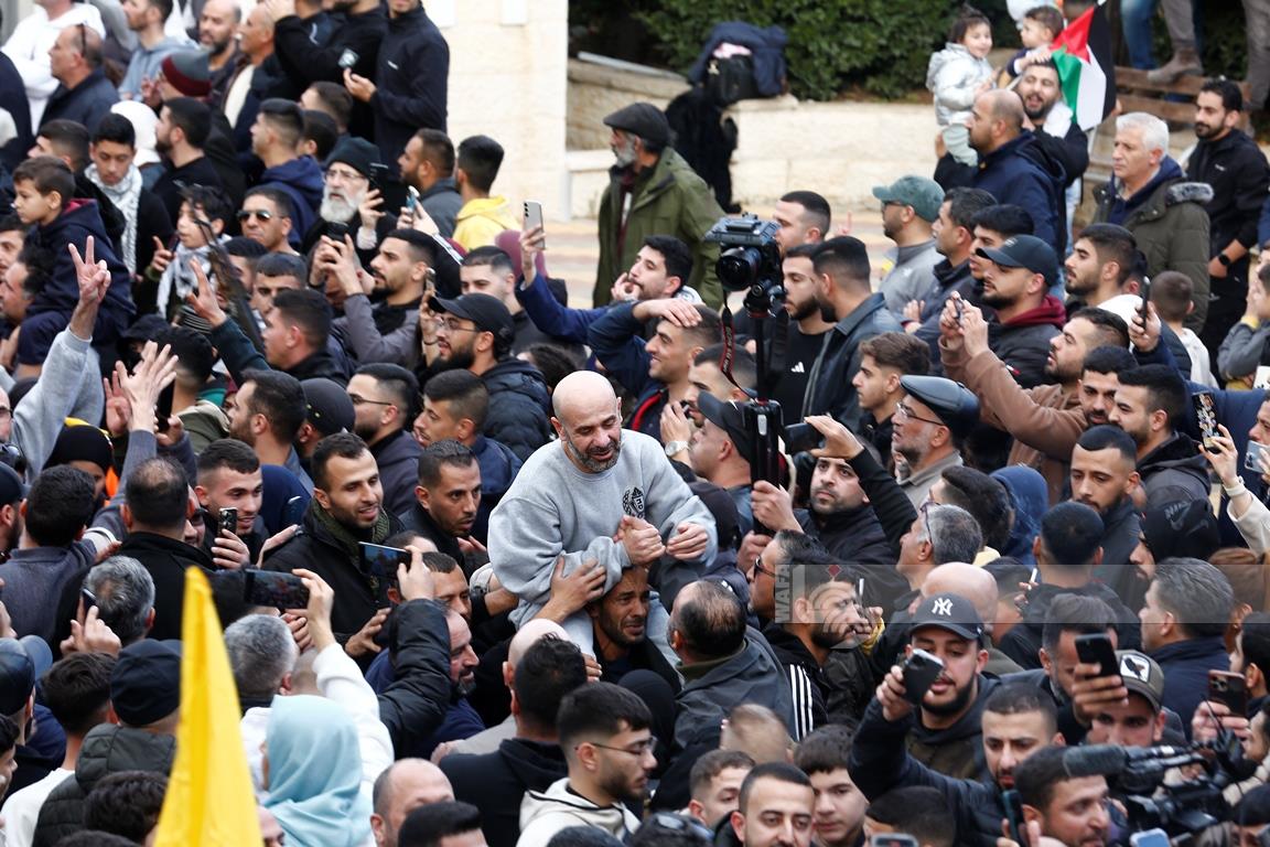 As part of ceasefire agreement, Israeli authorities release sixth batch of Palestinian detainees 