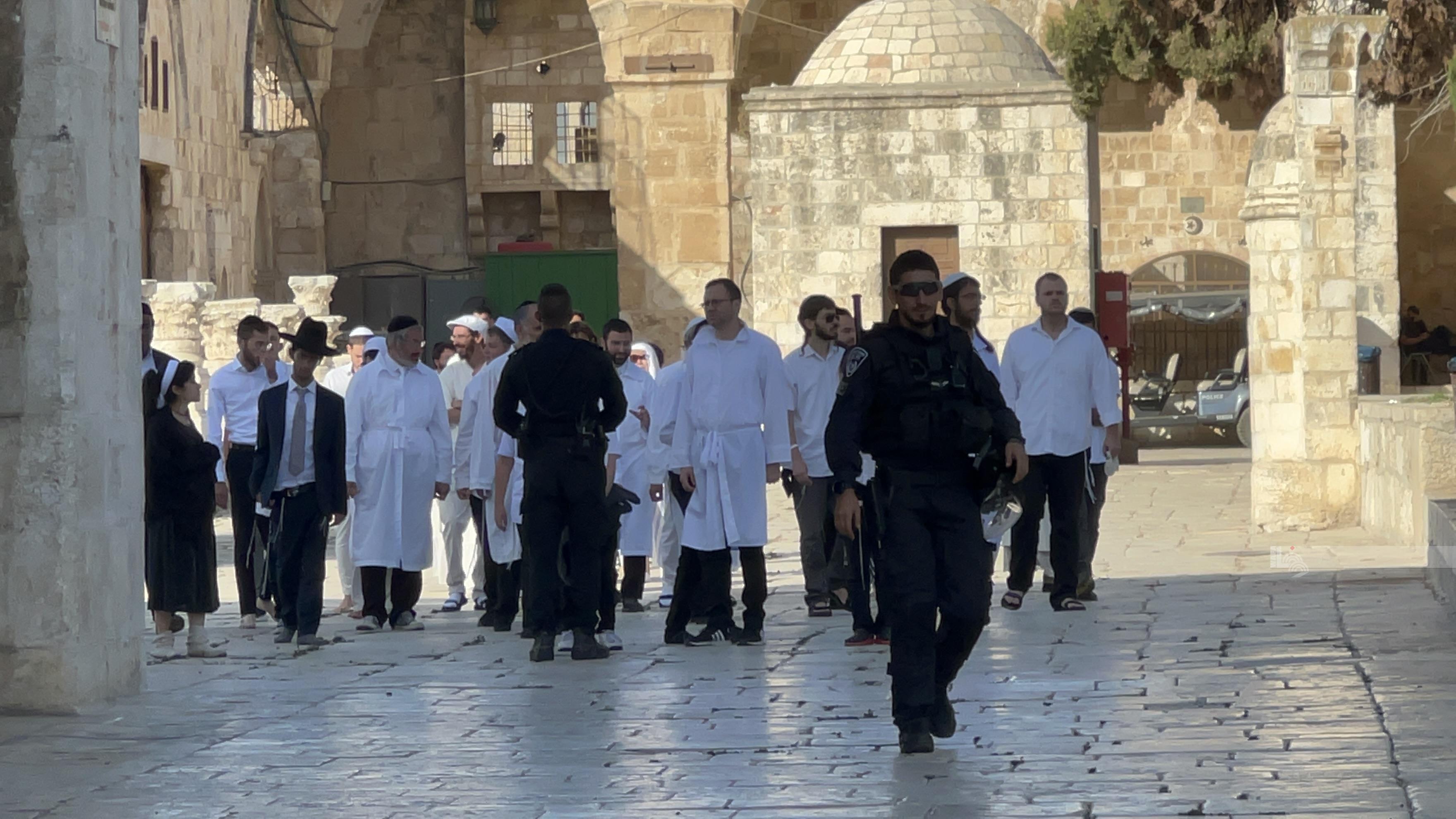 Israeli settlers break into Jerusalem's Aqsa mosque