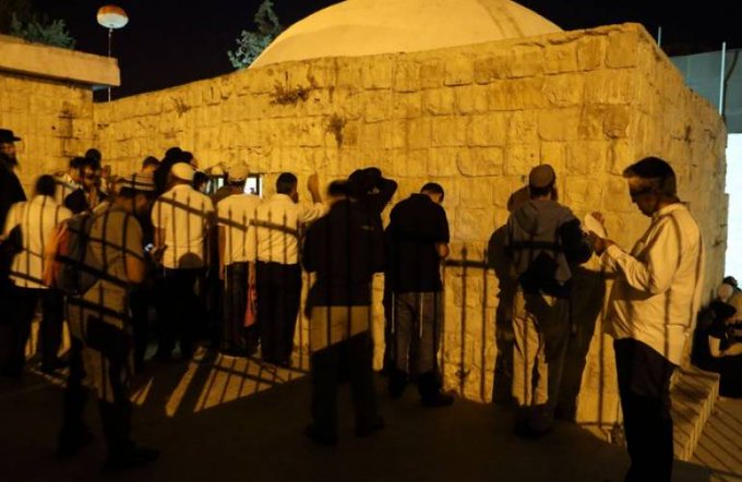 Israeli settlers storm Joseph’s Tomb in Nablus, confrontations reported