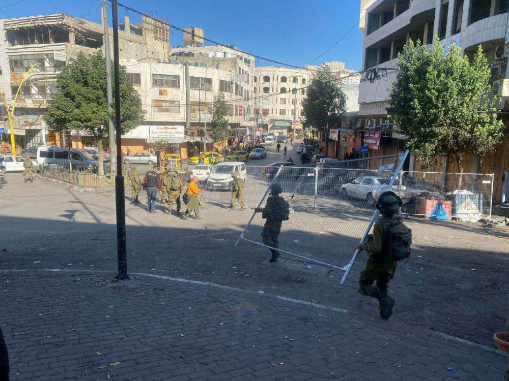 Israeli military blocks several areas in occupied Hebron as settlers prepare to storm them
