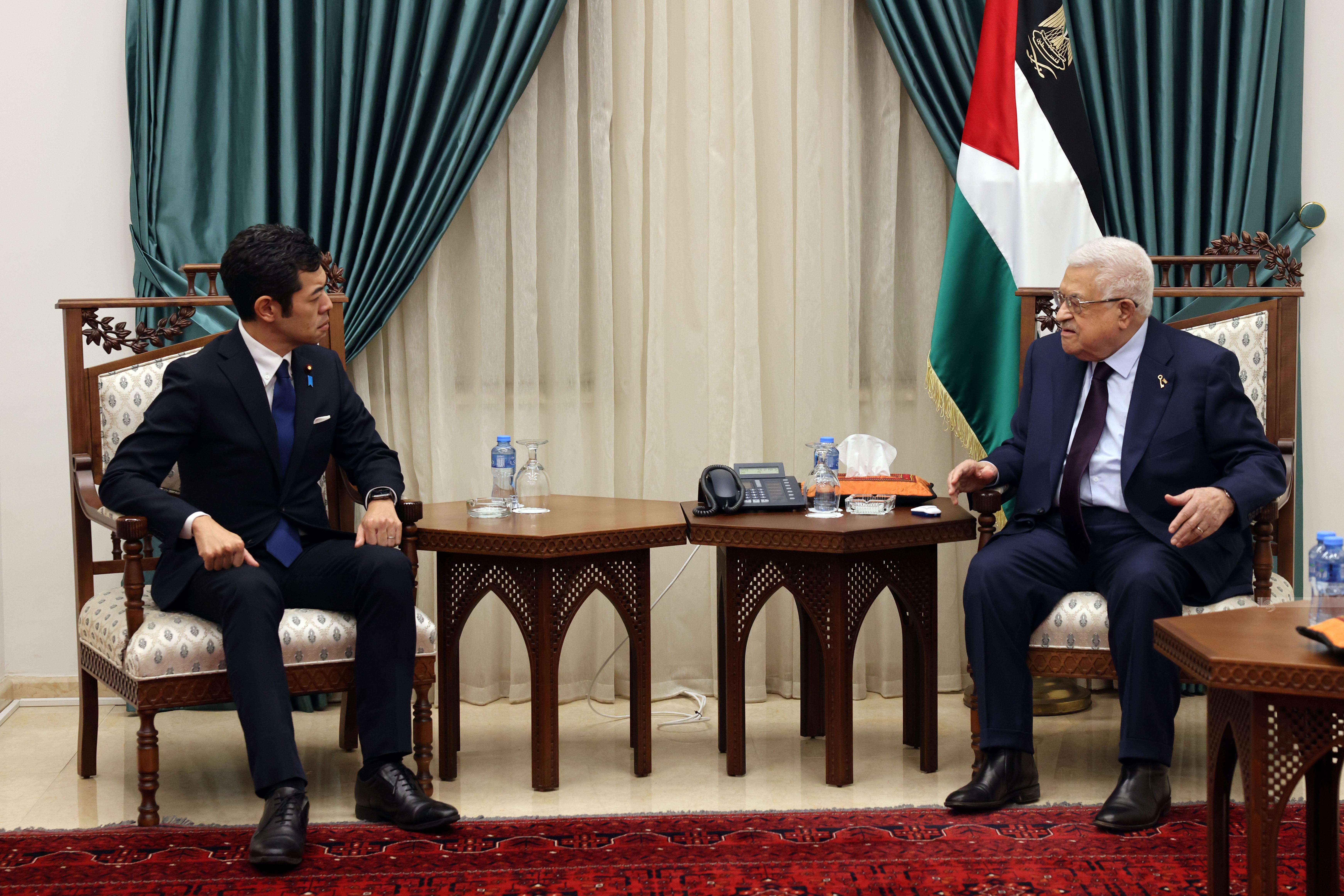 President Abbas briefs the Japanese State Minister for Foreign Affairs on the latest developments