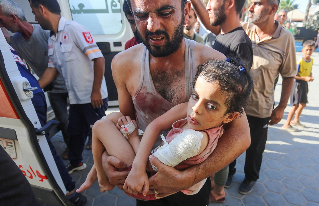 Several Palestinians killed and injured in Israeli airstrikes on Khan Younis, Maghazi