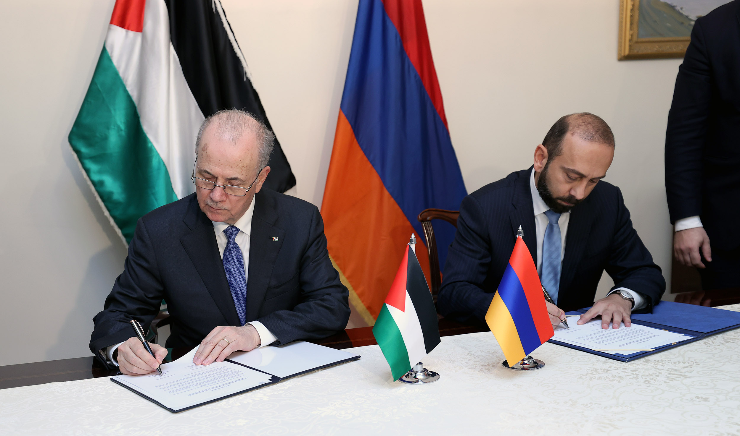 Prime Minster Mustafa meets Armenian Foreign Minister, signs joint declaration to establish diplomatic relations 