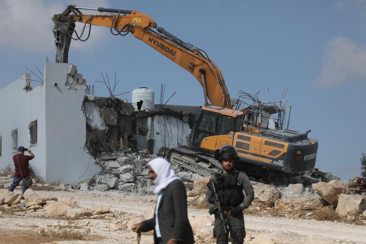 Bulldozers of Israeli municipality demolish Palestinian house in occupied Jerusalem 