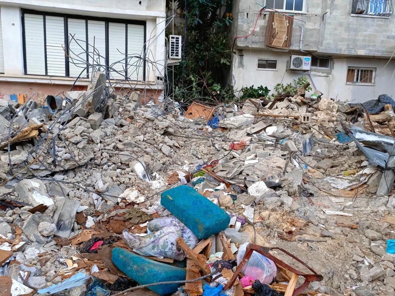 Israeli forces raid Nablus-area-town, besiege house 
